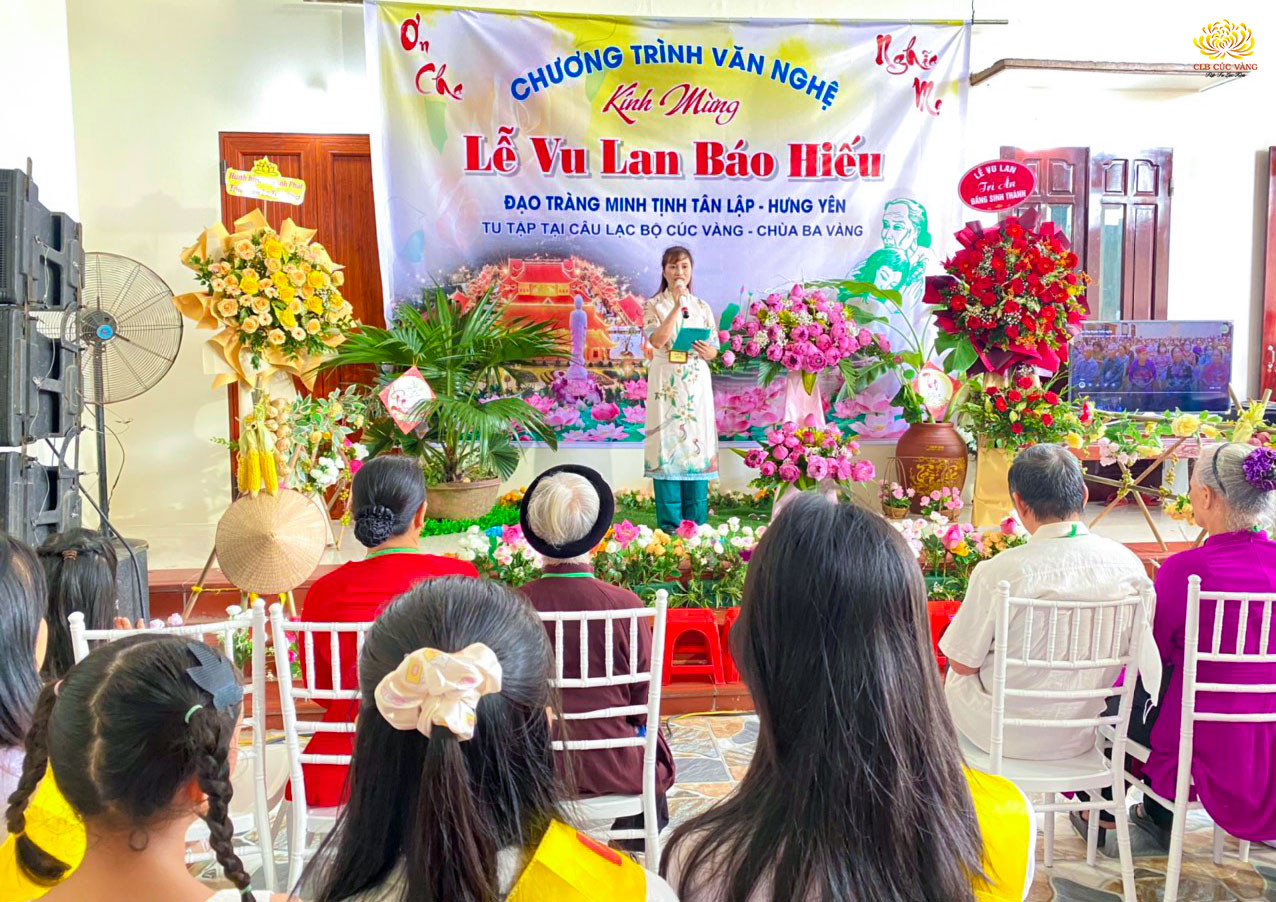 Thực hành theo sự hướng dẫn và sách tấn của Cô chủ nhiệm, các Phật tử trong CLB Cúc Vàng tại các đạo tràng đã tổ chức chương trình liên hoan mừng lễ Vu lan tại các đạo tràng.