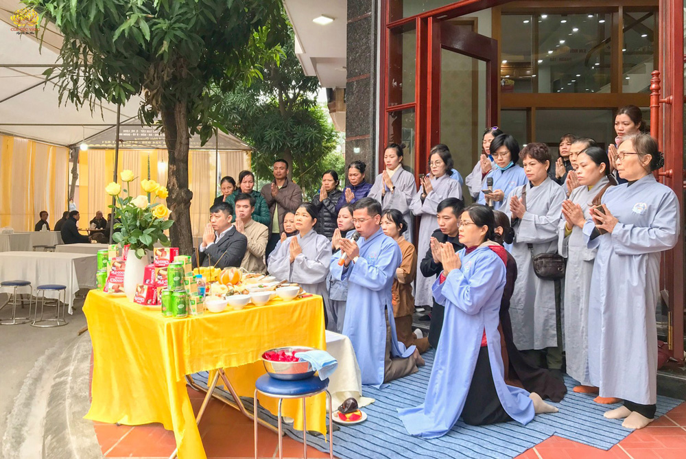 Trợ duyên lễ cúng 49 ngày - Đạo tràng Minh Long Nam Từ Liêm trợ duyên cho đạo hữu thực hành hiếu hạnh