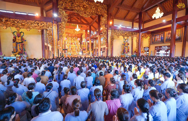 Lễ cầu siêu tại chùa Ba Vàng