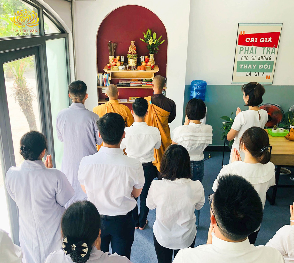 Trợ duyên lễ về văn phòng mới và an vị lô hương thờ Phật cho Công ty Cổ phần Thương mại Địa Ốc 5 Sao Quảng Ninh
