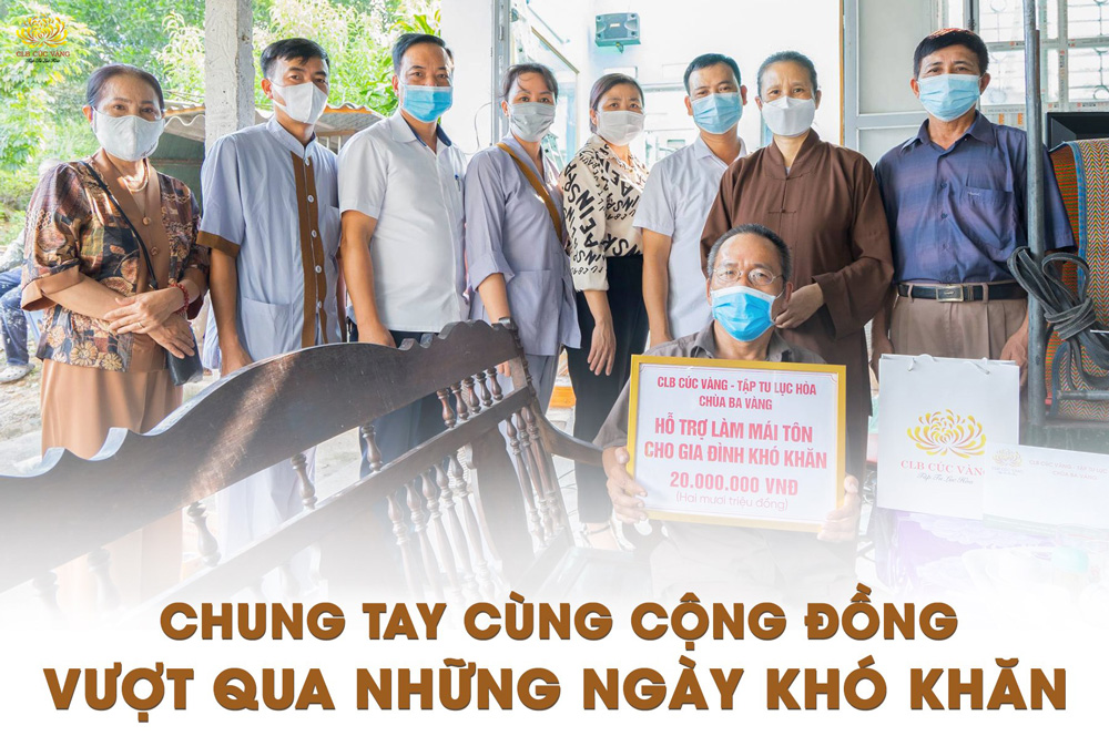CLB Cúc Vàng hỗ trợ 30 triệu đồng cho hộ gia đình khó khăn và trạm y tế phường Quang Trung