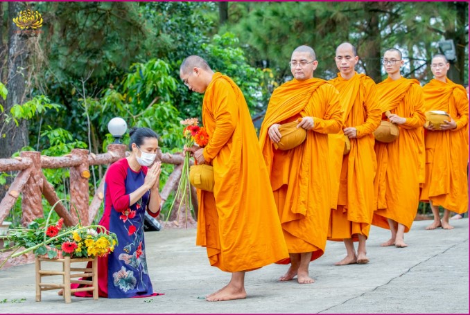 Khởi duyên thành Phật khi được sớt bát cúng dường Ba La Mật trong ngày kỉ niệm Thái tử Tất Đạt Đa xuất gia