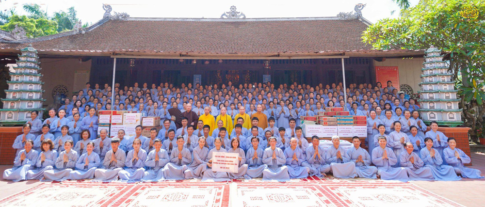 Phật tử CLB Cúc Vàng cúng dường trường hạ tại chùa Táo, Hưng Yên – tinh tấn hộ trì Tam Bảo nhân mùa an cư 2022