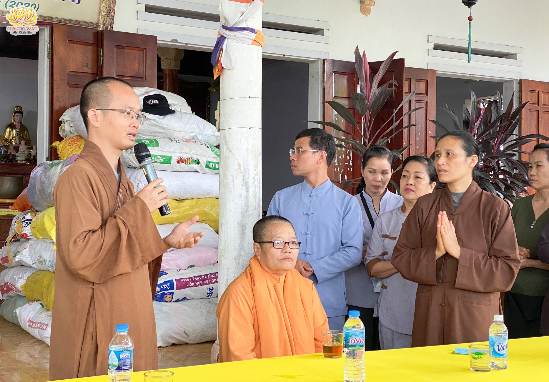 Đoàn từ thiện CLB Cúc Vàng đã trao những phần quà cho những hộ dân có hoàn cảnh khó khăn tại tỉnh Quảng Nam