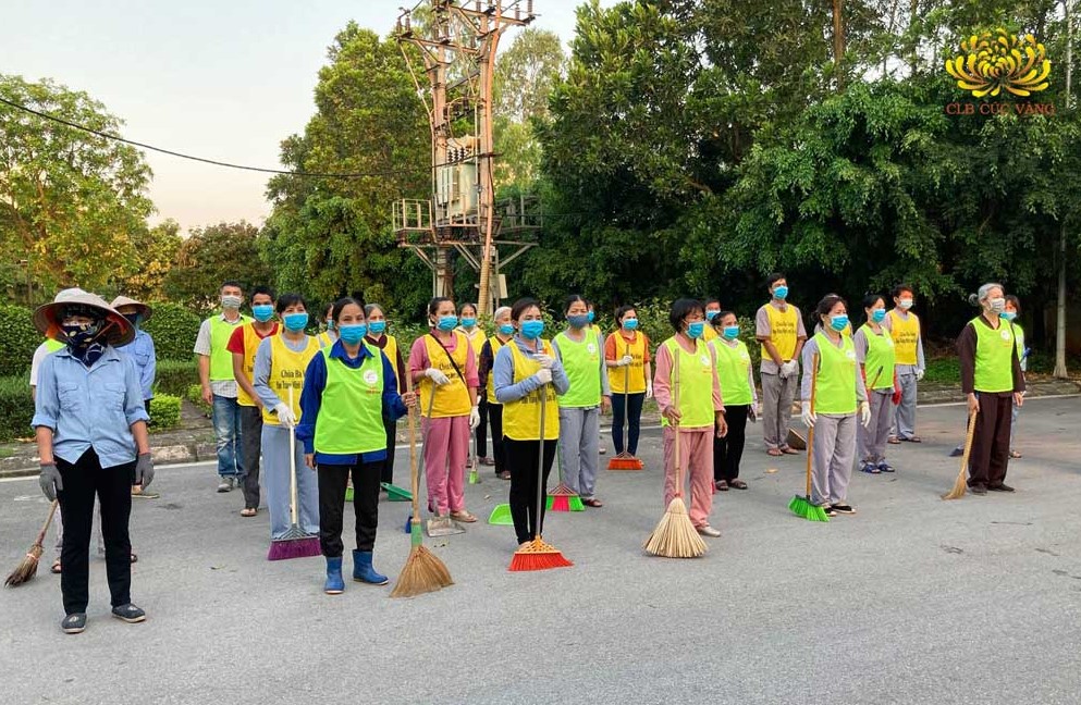 Chung tay bảo vệ môi trường - 5 đạo tràng dọn vệ sinh khu đô thị Viglacera Xuân Phương - Hà Nội