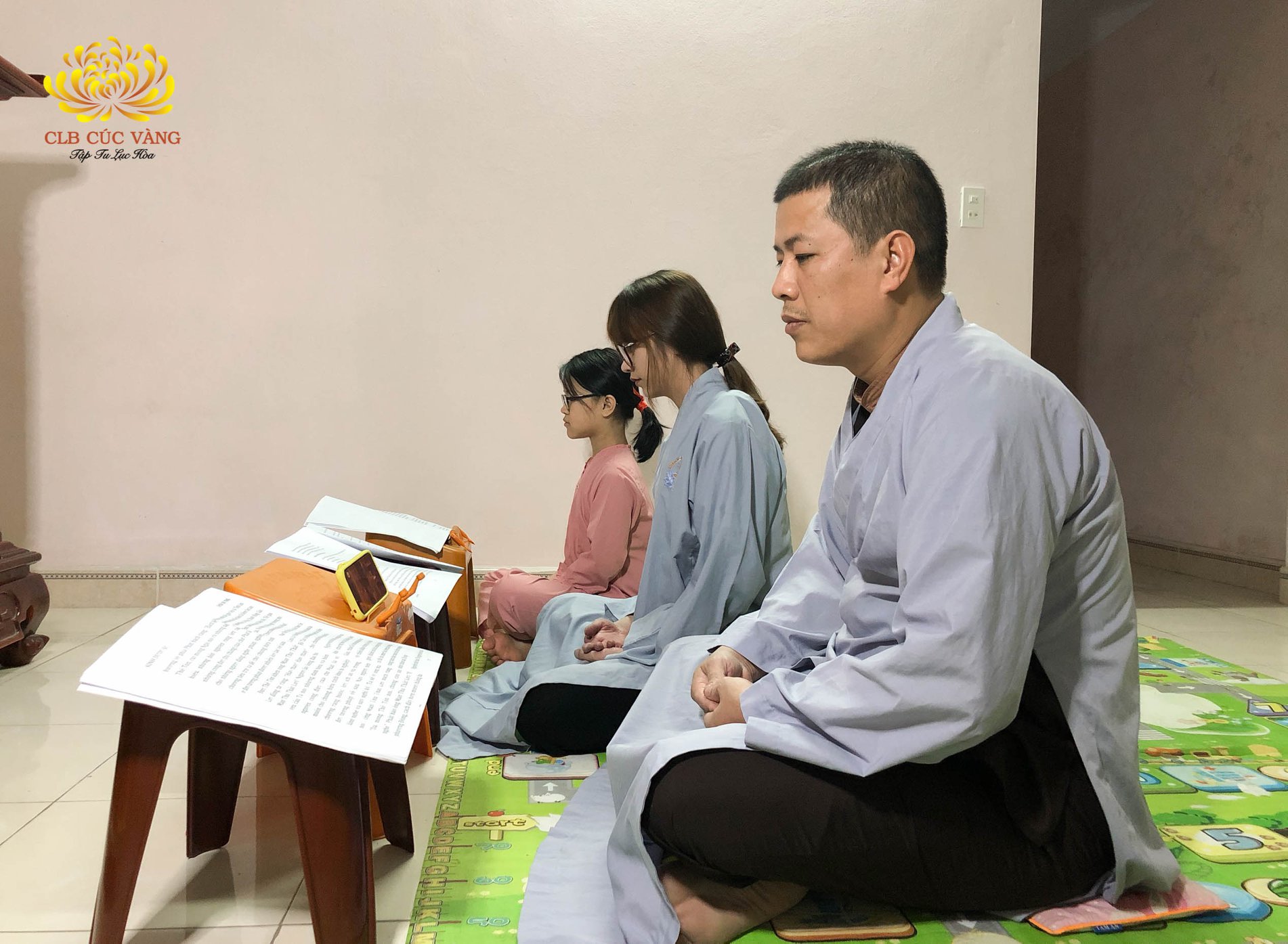 Gia đình cùng tu học Phật Pháp, chung sức đẩy lùi nạn dịch COVID-19