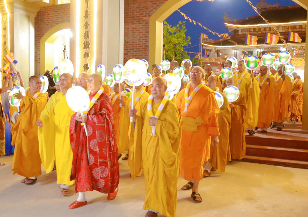 TP.Đồng Hới, tỉnh Quảng Bình Rực rỡ cờ hoa kính mừng Đức Phật đản sinh