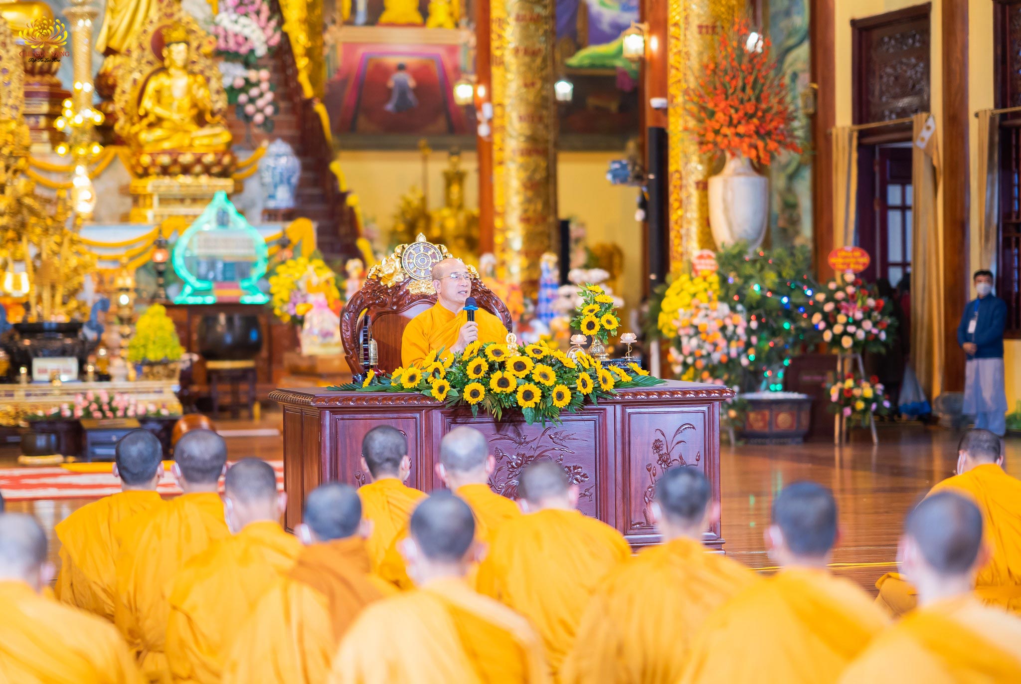 Sư Phụ Thích Trúc Thái Minh thuyết Pháp cho chư tôn đức Tăng Ni và nhân dân, Phật tử trong buổi lễ khai Pháp đầu năm