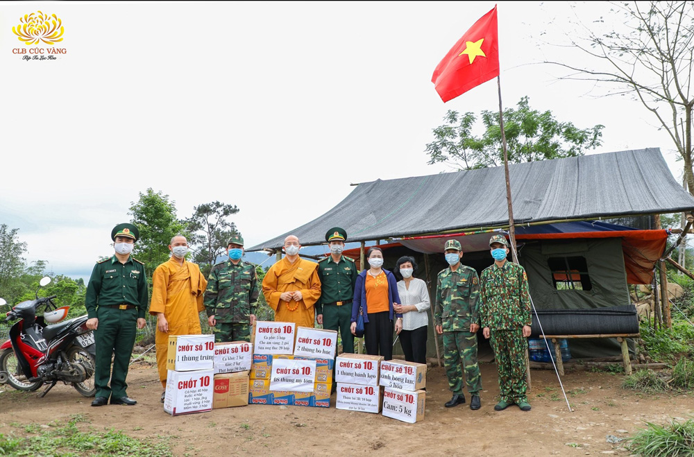 Chư Tăng ủng hộ Bộ đội Biên phòng - Phật Tử hoan hỷ phụng sự